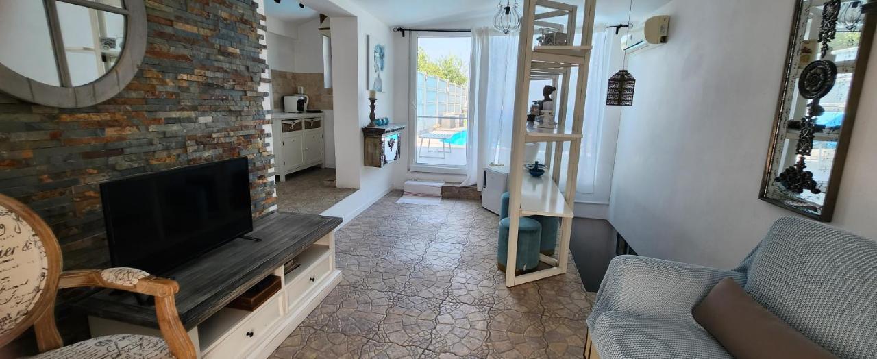 Morii Lake Pool Villa 布加勒斯特 外观 照片