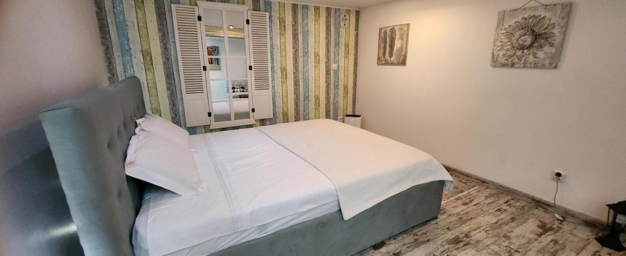 Morii Lake Pool Villa 布加勒斯特 外观 照片